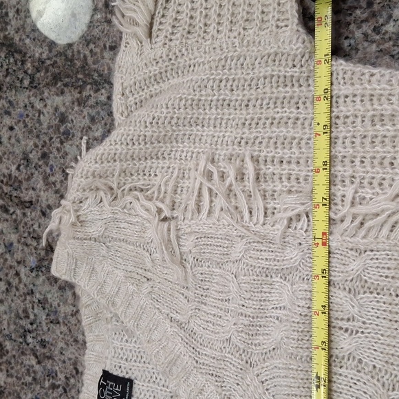 "FCY WITH LOVE" SZ. 2x, 100%acrylic, off-white, cable-knit, fringed sweater. - Picture 12 of 16